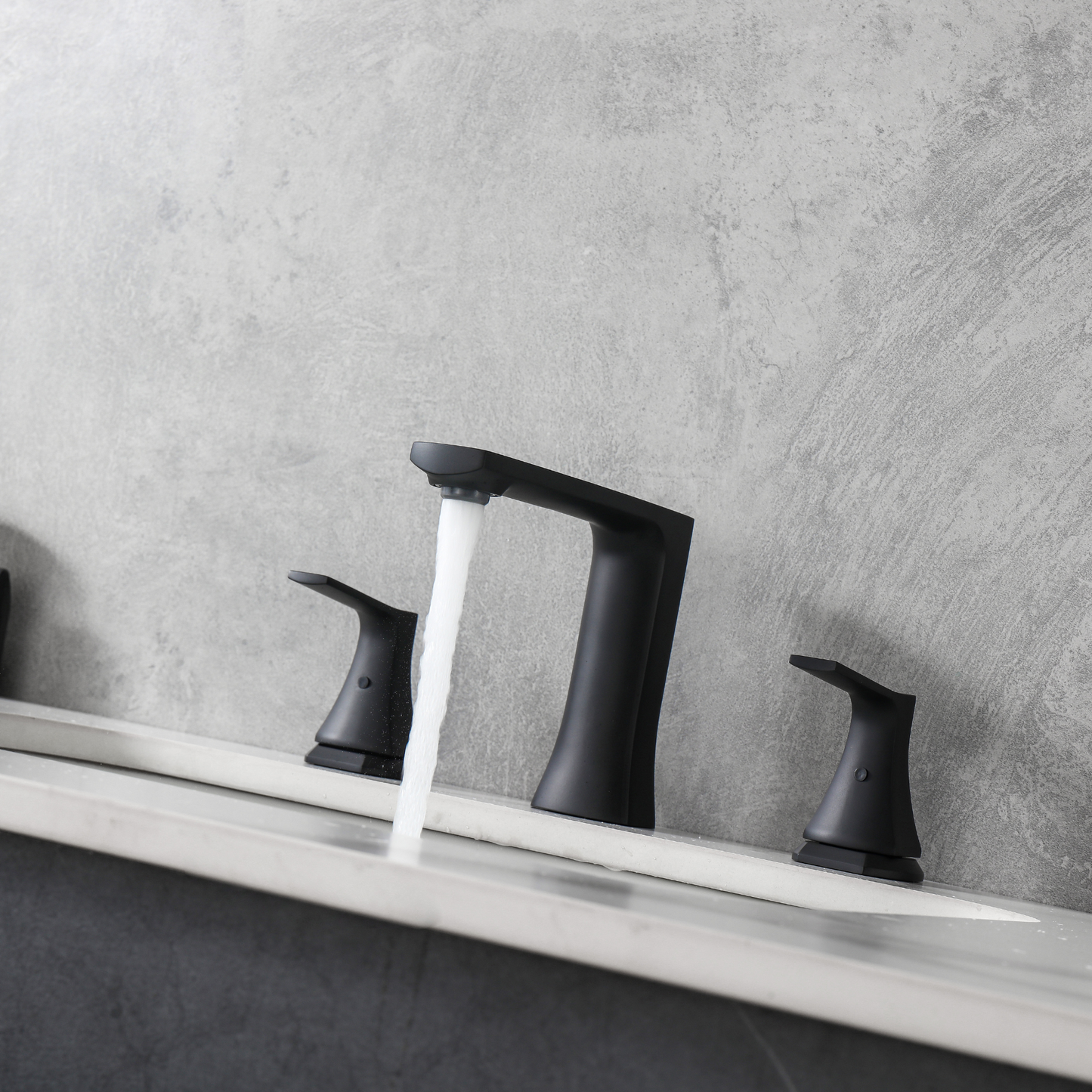 Elegant Widespread Faucet