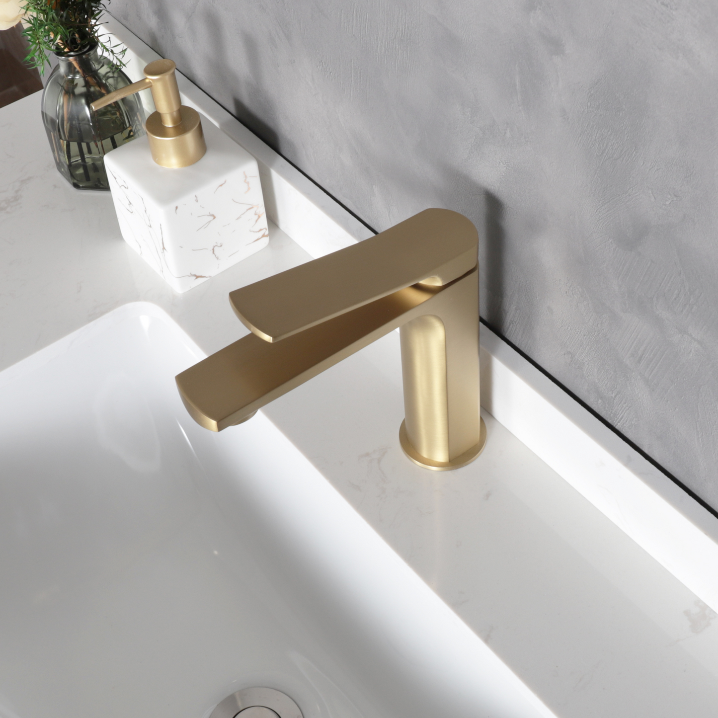Elegant Vanity Faucet - Pop up drain with overflow included